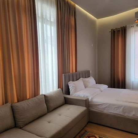 Berhami Studio Apartment Тирана Екстер'єр фото