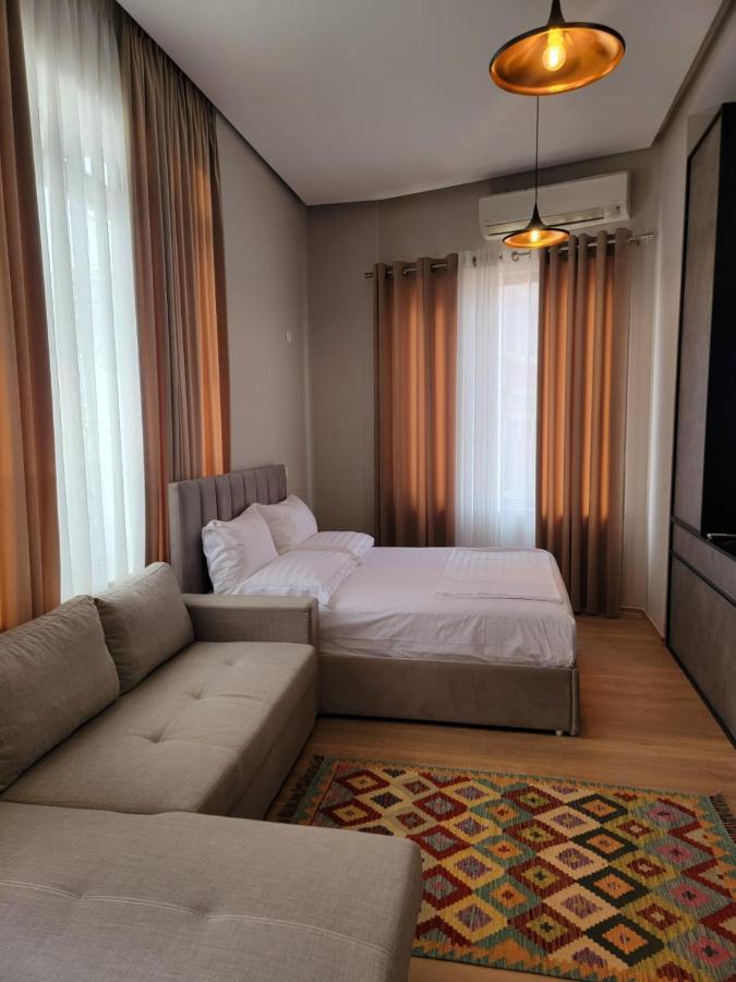 Berhami Studio Apartment Тирана Екстер'єр фото