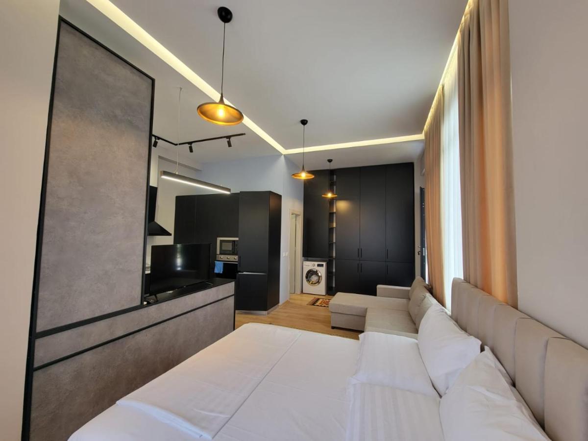 Berhami Studio Apartment Тирана Екстер'єр фото