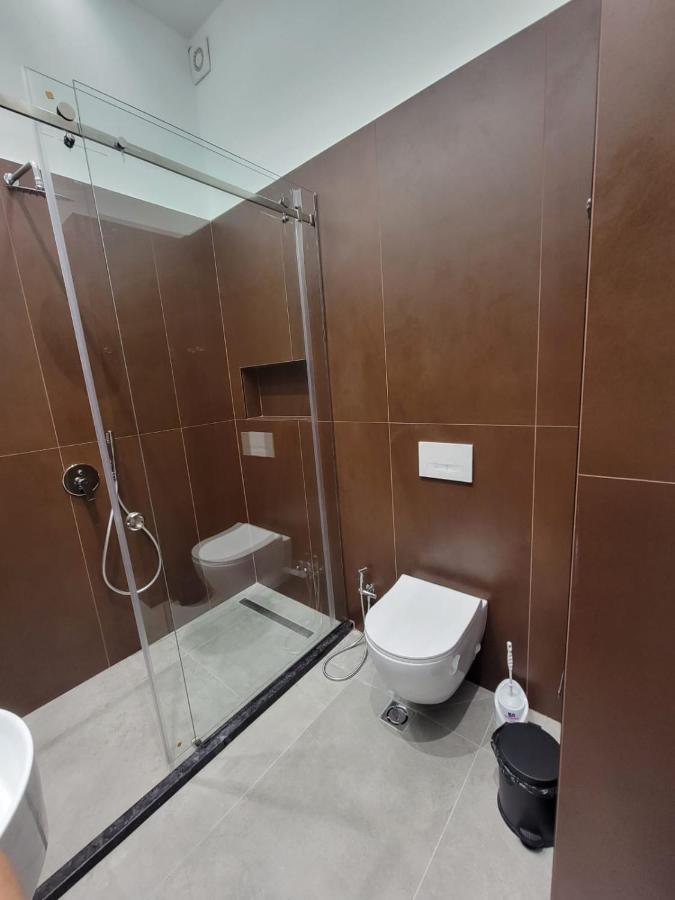 Berhami Studio Apartment Тирана Екстер'єр фото