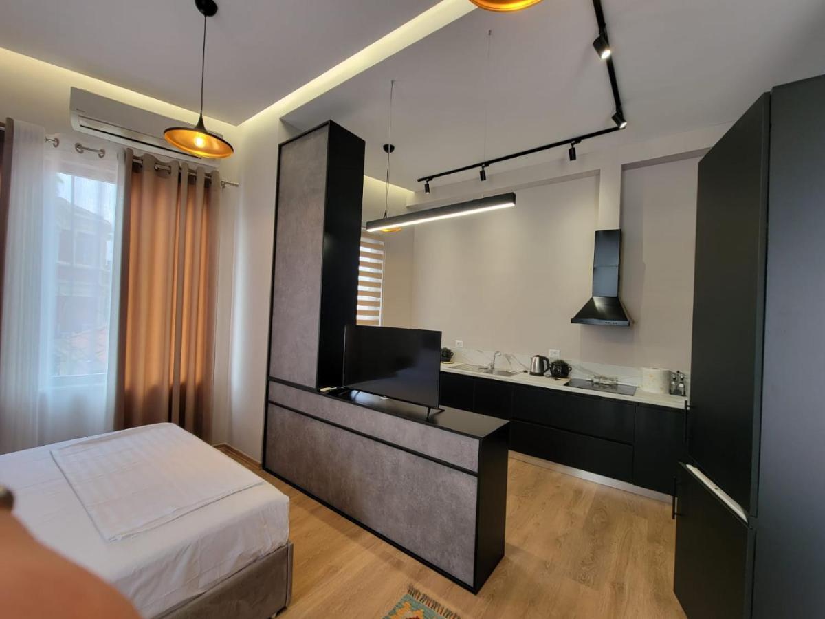 Berhami Studio Apartment Тирана Екстер'єр фото